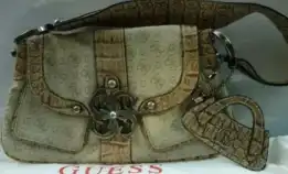 Guess Original Tas Pundak Wanita / Women Shoulder Bag