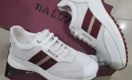 Sepatu sneakers pria bally stripe putih