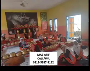 Pengrajin Gong Batusitanduk