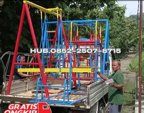 Gambar Ayunan Besi Dan Jungkat Jungkit Kec Kartoharjo Kota Madiun