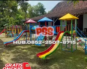 Gambar Ayunan Besi Bulat Besar Dan Mainan Playground Kec Palmerah Jakarta Barat